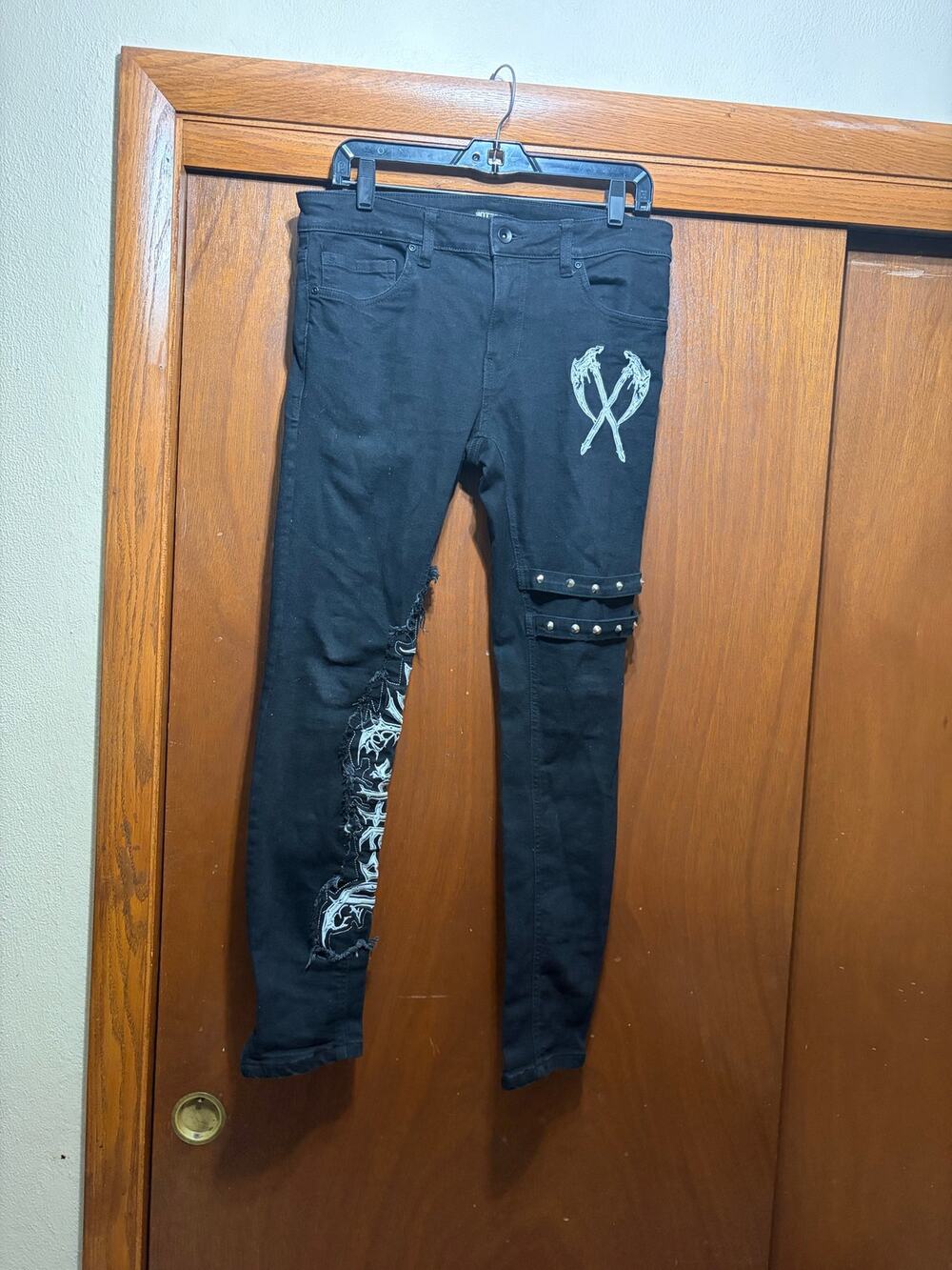 Hot Topic Black Jeans 34x32 Embroidered Graphic Studded Distressed Y2K Goth